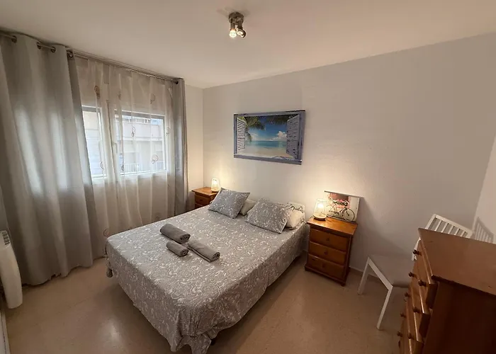En Centro Junto Al Mercado Con Terraza By Turihome * Alicante
